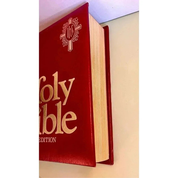 New American Holy Bible Catholic Edition Red Leather Bound 1970’s large heavy gi - Picture 3 of 15